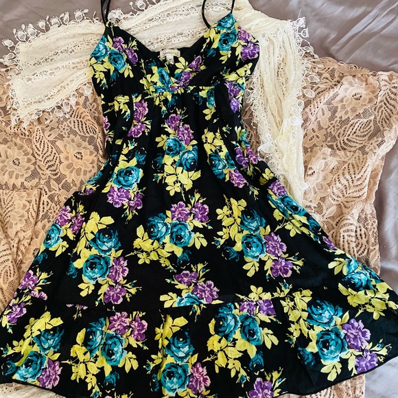 Francesca's Collections Dresses & Skirts - Floral summer dress with pockets